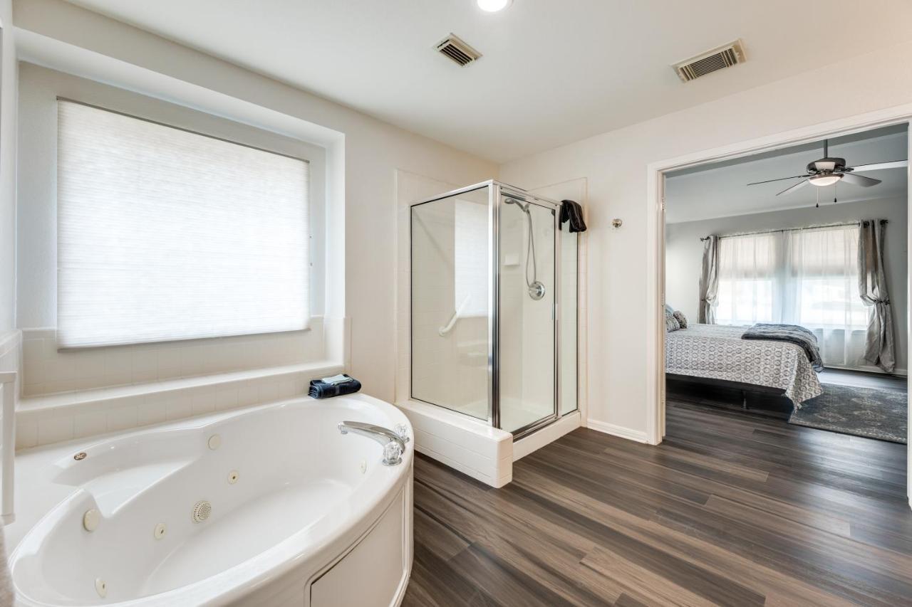 Spacious 5 Bdrm Home Mins To Wineries With Private Pool And Hot Tub! Johnson City Bagian luar foto