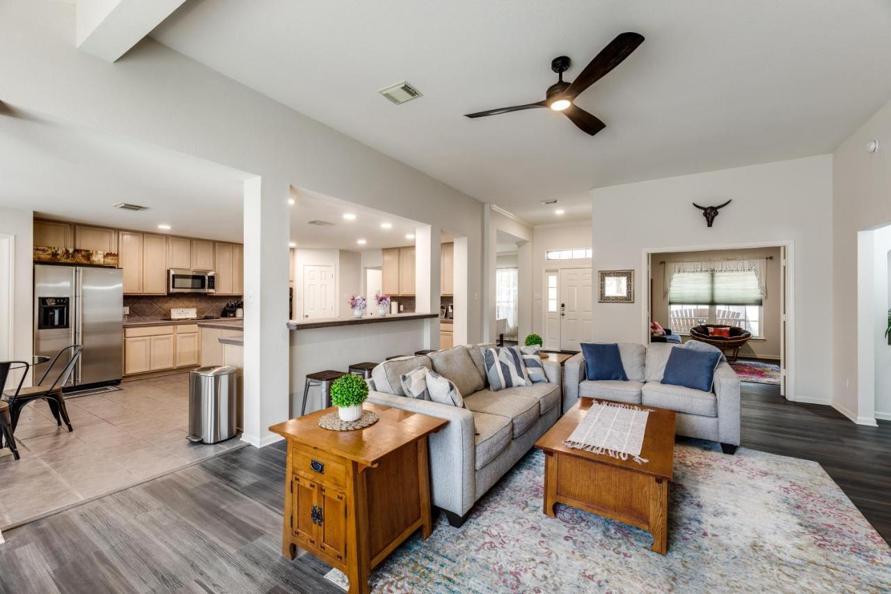Spacious 5 Bdrm Home Mins To Wineries With Private Pool And Hot Tub! Johnson City Bagian luar foto