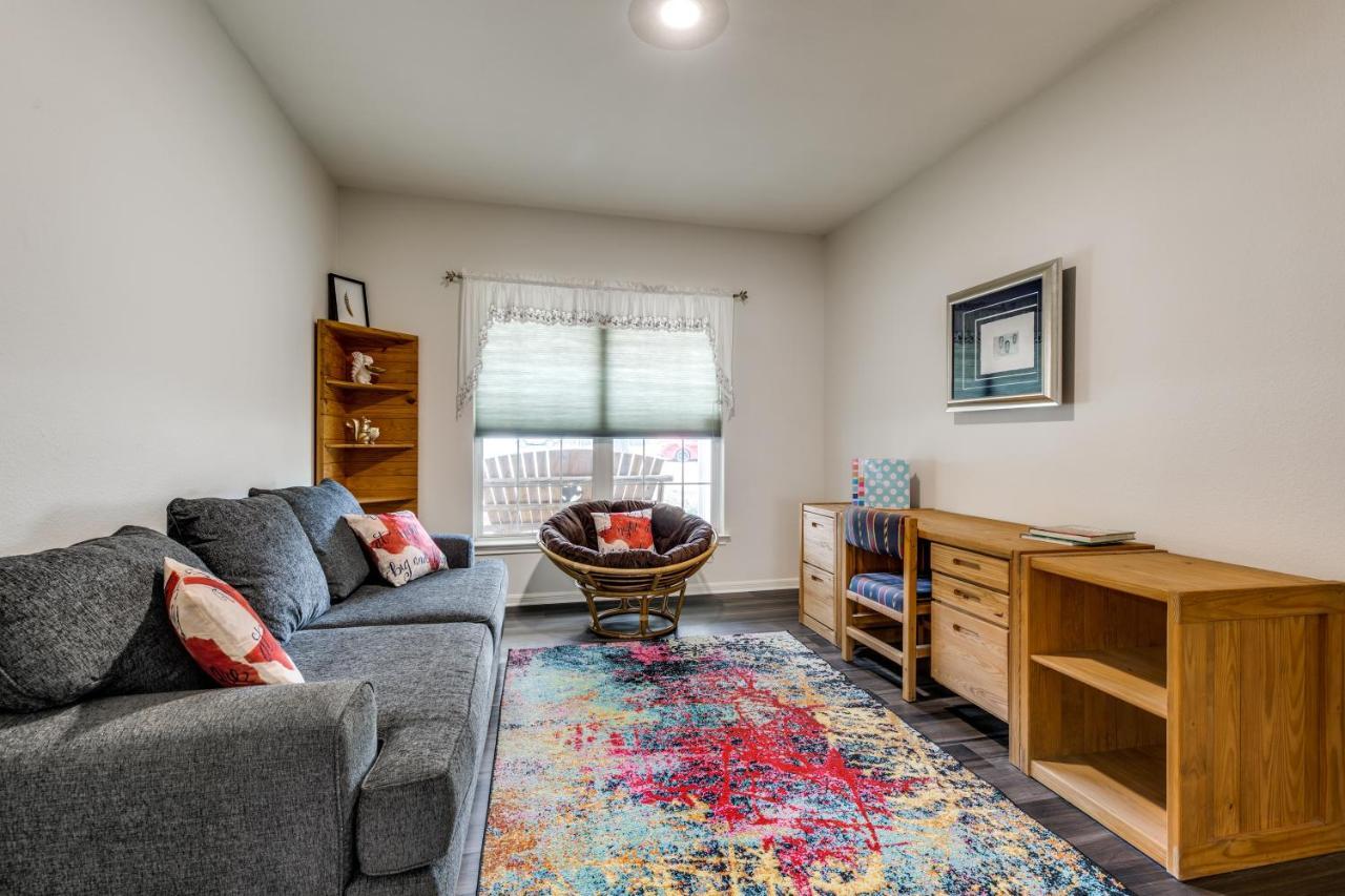 Spacious 5 Bdrm Home Mins To Wineries With Private Pool And Hot Tub! Johnson City Bagian luar foto