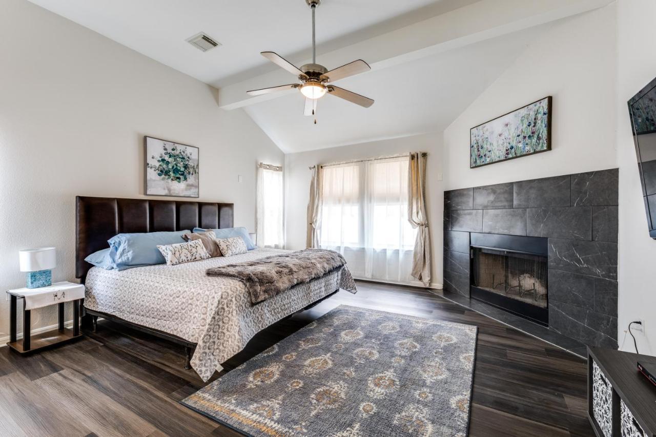 Spacious 5 Bdrm Home Mins To Wineries With Private Pool And Hot Tub! Johnson City Bagian luar foto