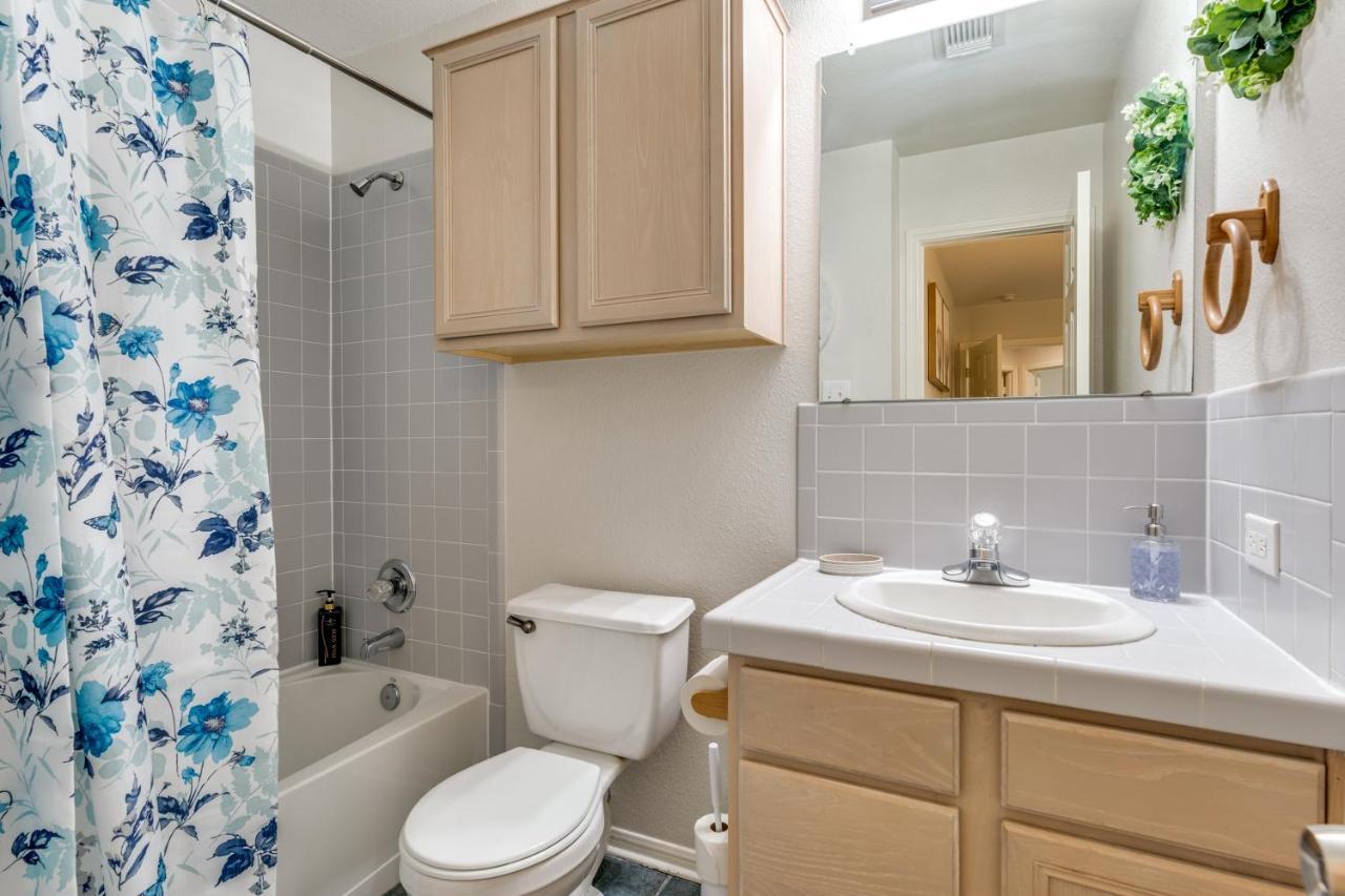 Spacious 5 Bdrm Home Mins To Wineries With Private Pool And Hot Tub! Johnson City Bagian luar foto