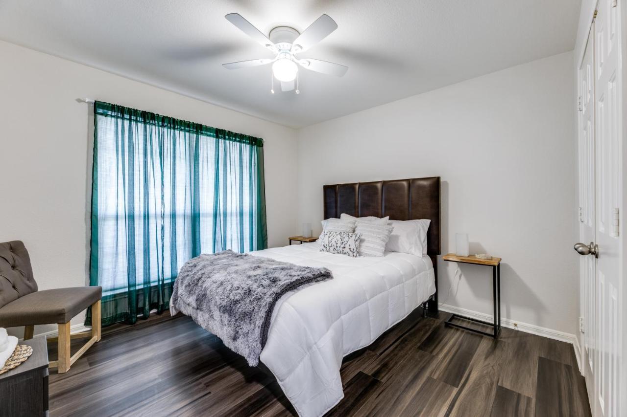 Spacious 5 Bdrm Home Mins To Wineries With Private Pool And Hot Tub! Johnson City Bagian luar foto