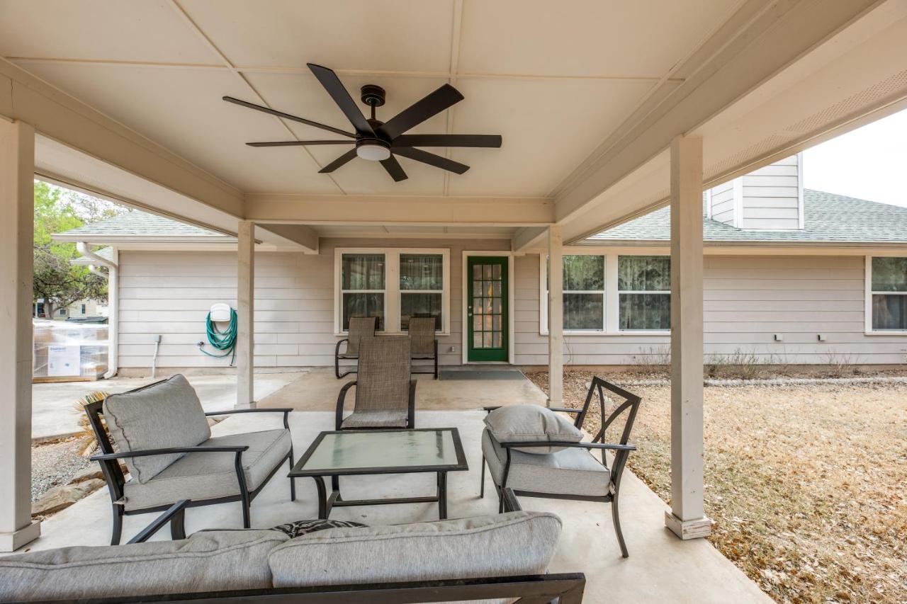Spacious 5 Bdrm Home Mins To Wineries With Private Pool And Hot Tub! Johnson City Bagian luar foto
