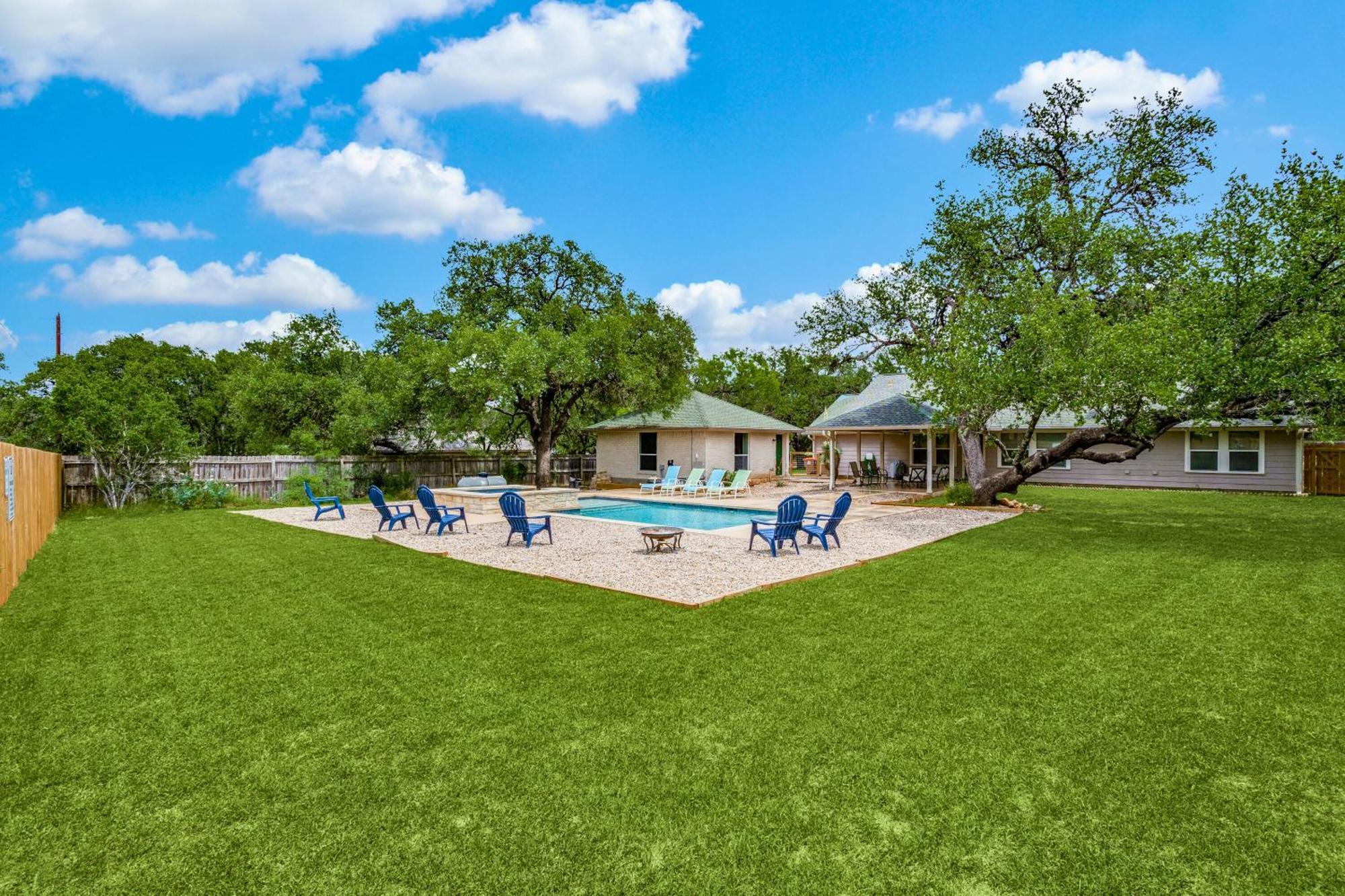 Spacious 5 Bdrm Home Mins To Wineries With Private Pool And Hot Tub! Johnson City Bagian luar foto