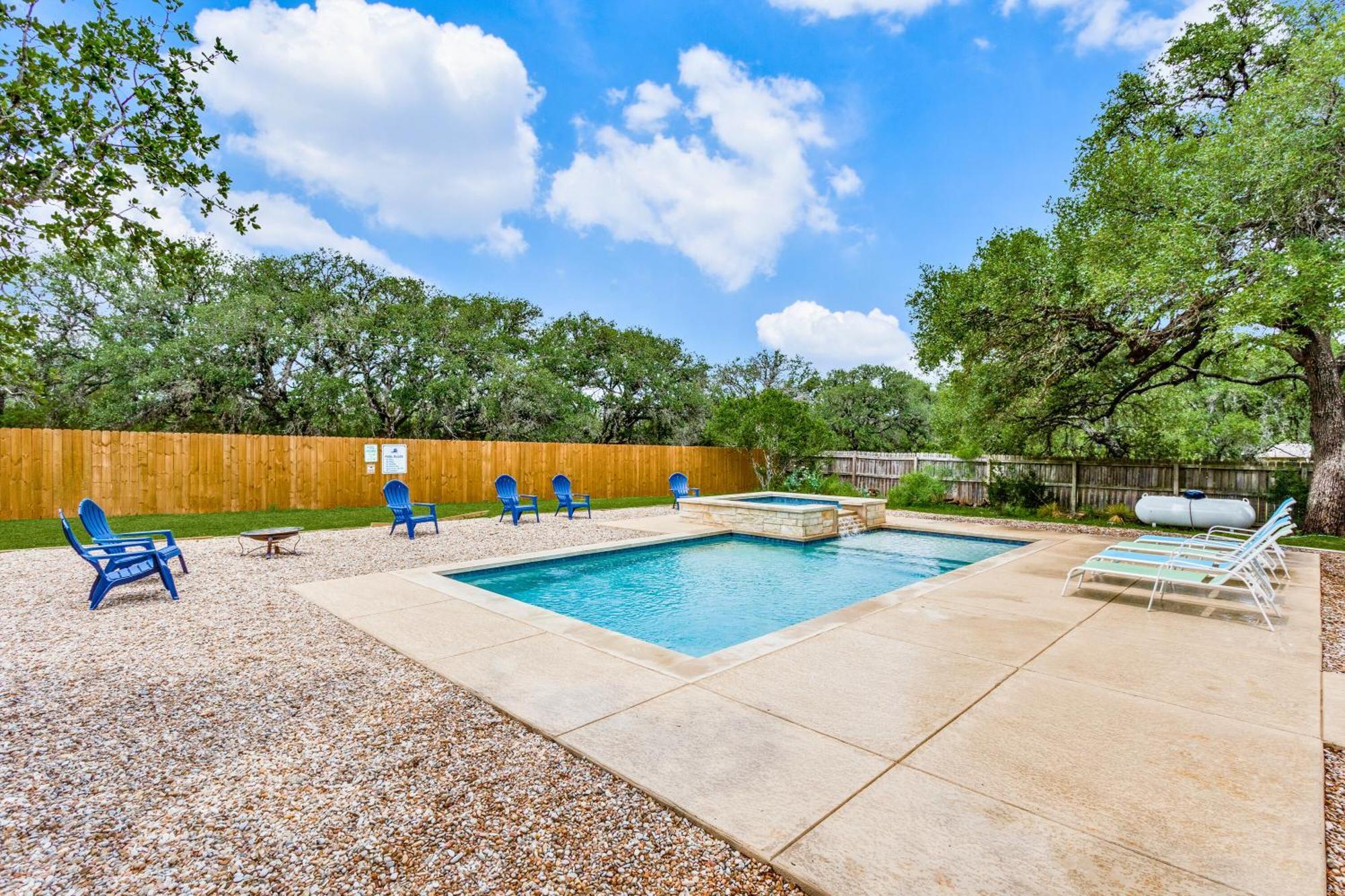 Spacious 5 Bdrm Home Mins To Wineries With Private Pool And Hot Tub! Johnson City Bagian luar foto