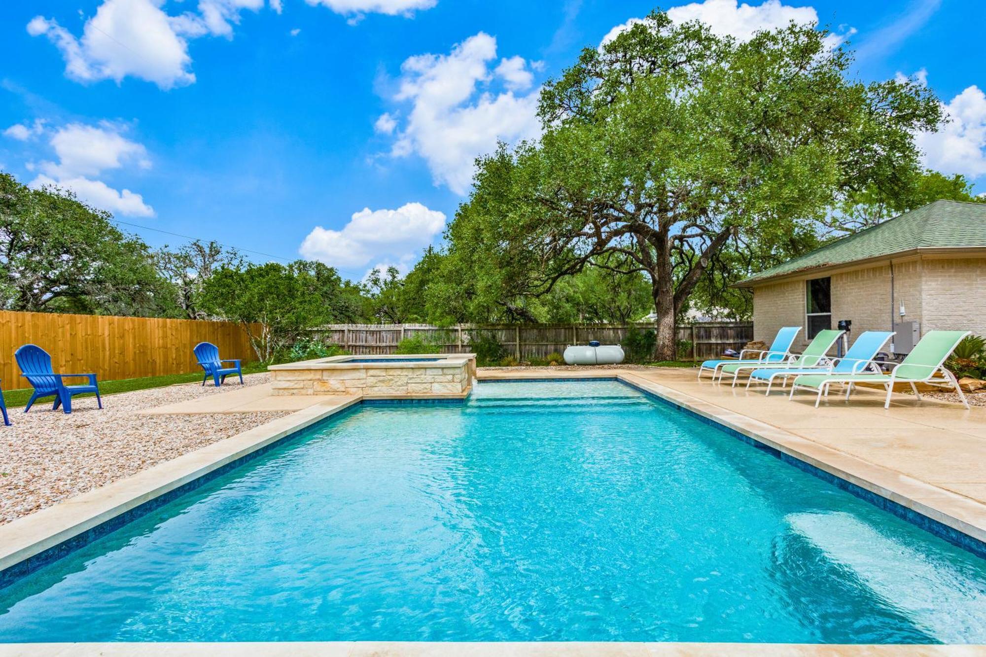 Spacious 5 Bdrm Home Mins To Wineries With Private Pool And Hot Tub! Johnson City Bagian luar foto