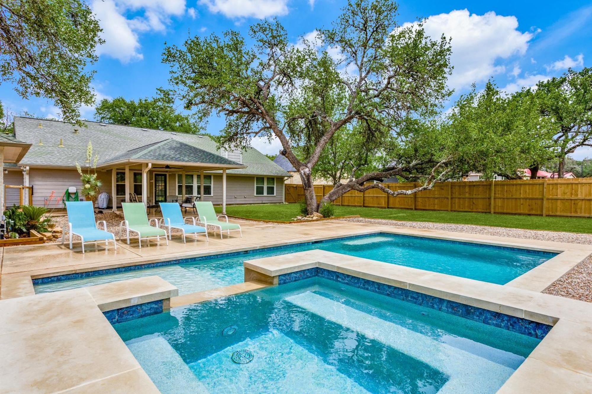 Spacious 5 Bdrm Home Mins To Wineries With Private Pool And Hot Tub! Johnson City Bagian luar foto